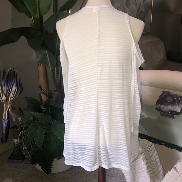 SZ M COLD SHOULDER TOP. LIKE NEW LONG SLEEVE - Picture 4 of 5